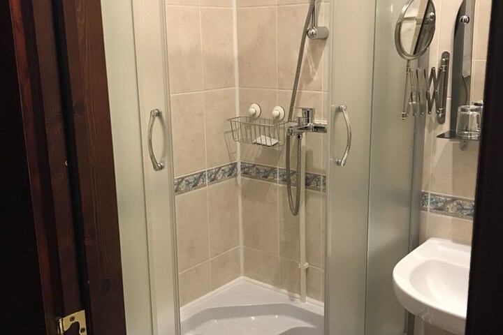 Room 10 of 13