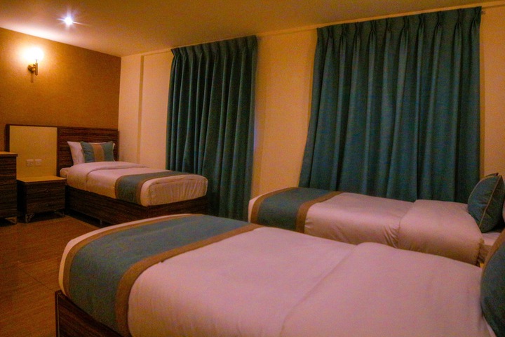 Room 6 of 14