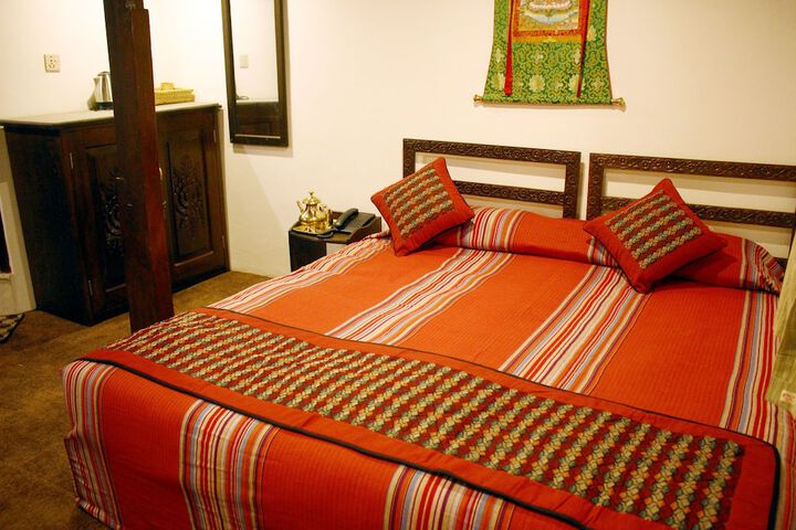 Room 7 of 33