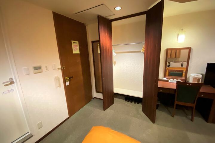 Room 17 of 79