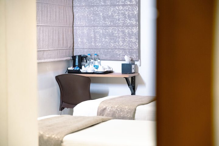 Room 12 of 27