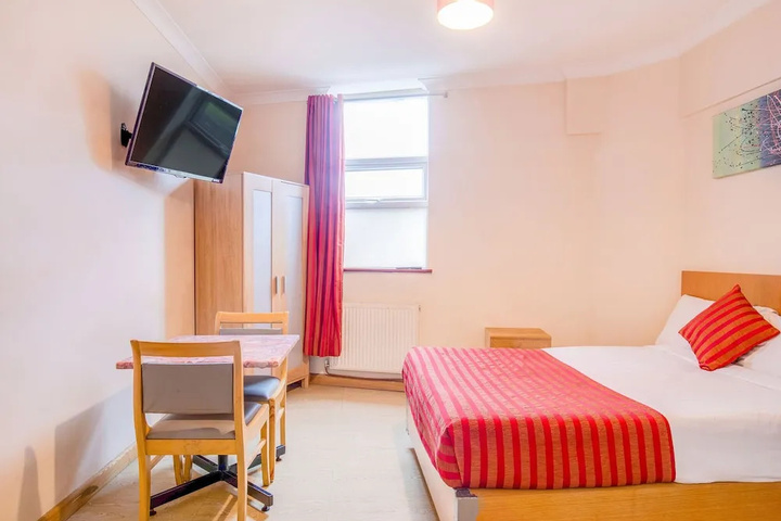 Room 4 of 14