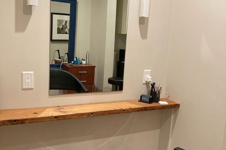 Hair salon