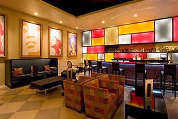 Lounge 19 of 40