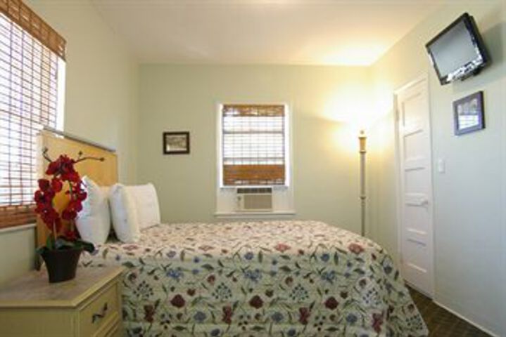 Room 9 of 23