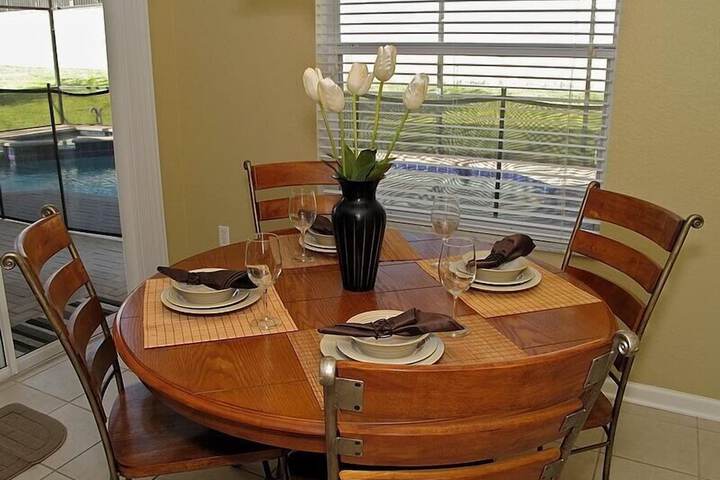 Dining 20 of 29