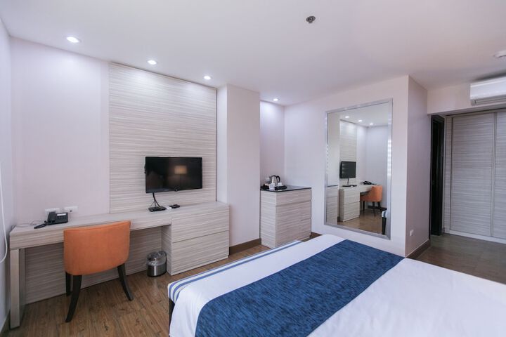 Room 6 of 37