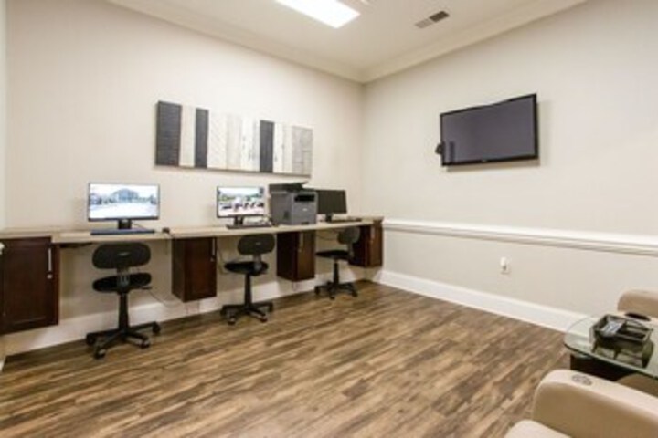 Business Center 12 of 82