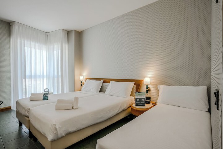Room 42 of 97