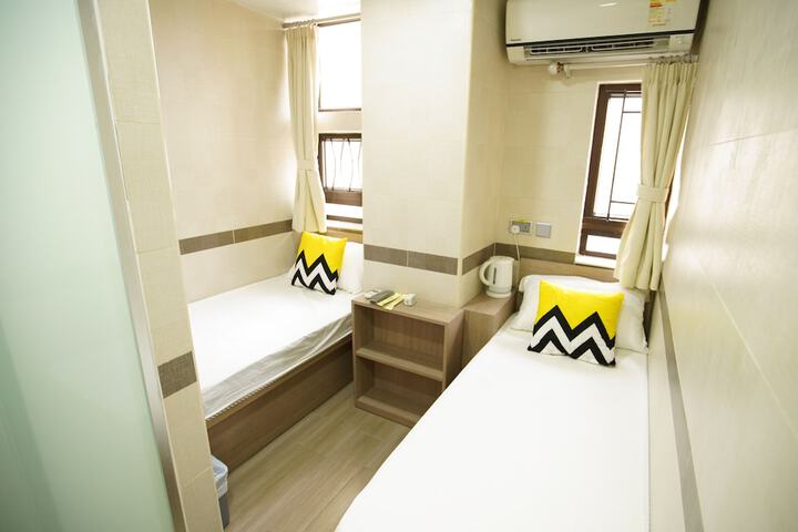Room 34 of 195