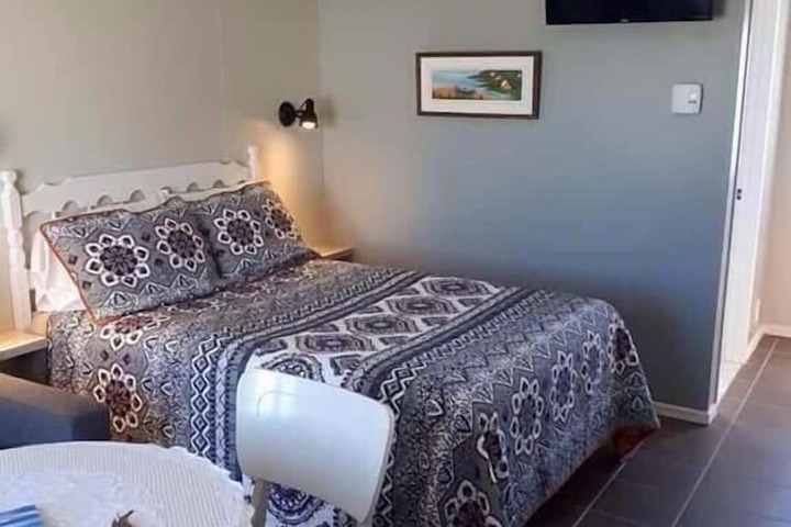 Room 8 of 28