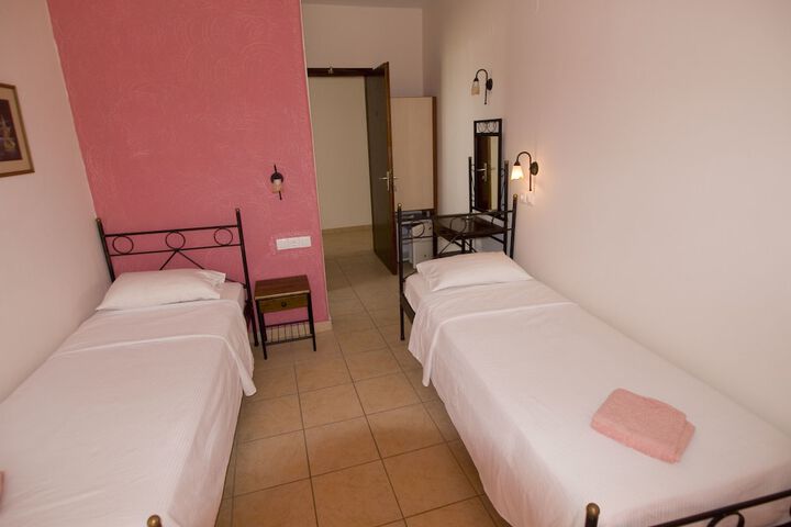 Room 5 of 16
