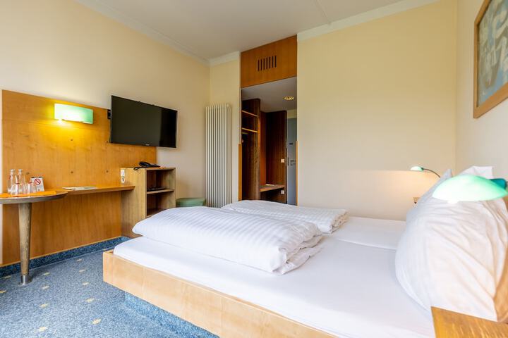 Room 18 of 113