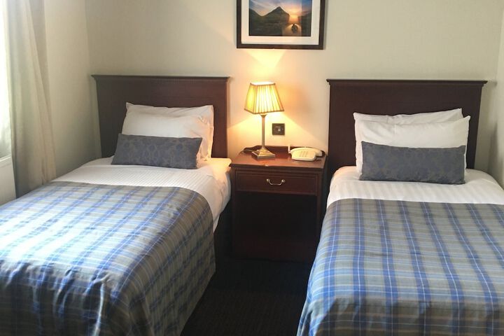 Room 43 of 118
