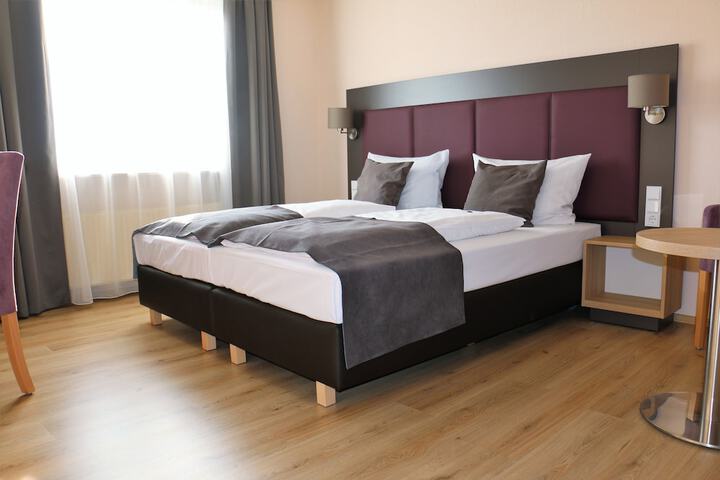 Room 12 of 25