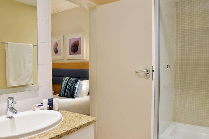Room 127 of 370