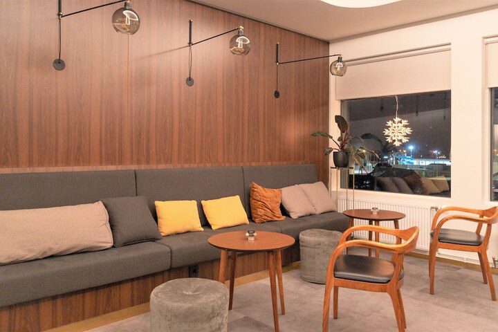 Lounge 38 of 46