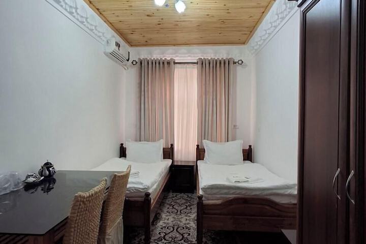 Room 10 of 44