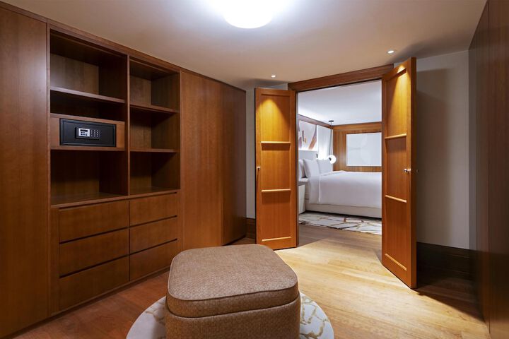 Room 44 of 168