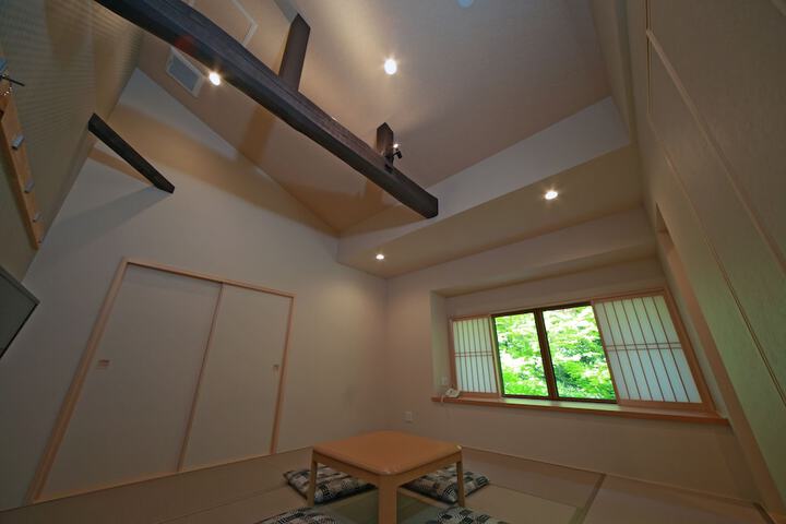 Room 16 of 83
