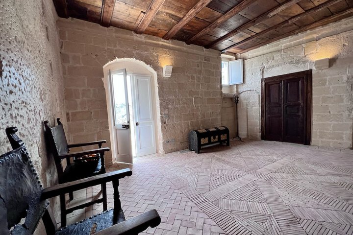 Room 25 of 159
