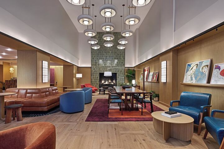 Lobby lounge