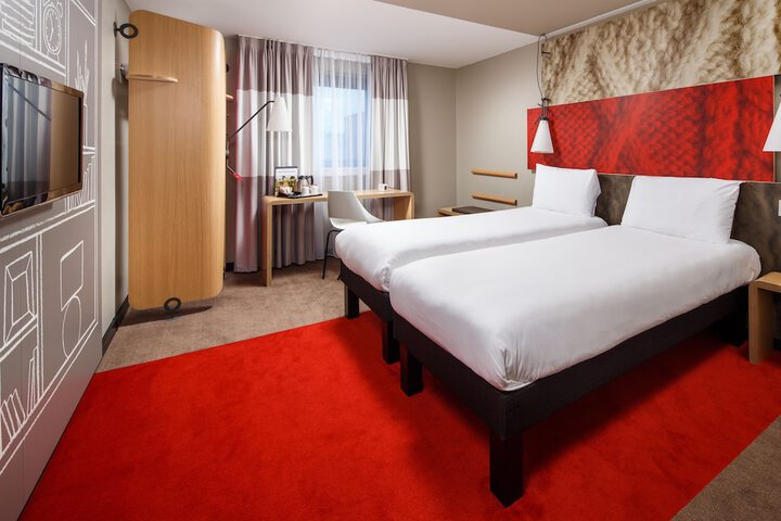 Room 4 of 38