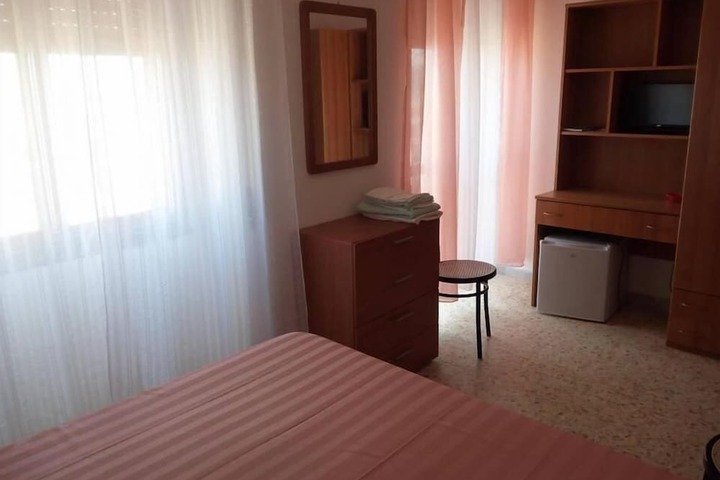 Room 11 of 38