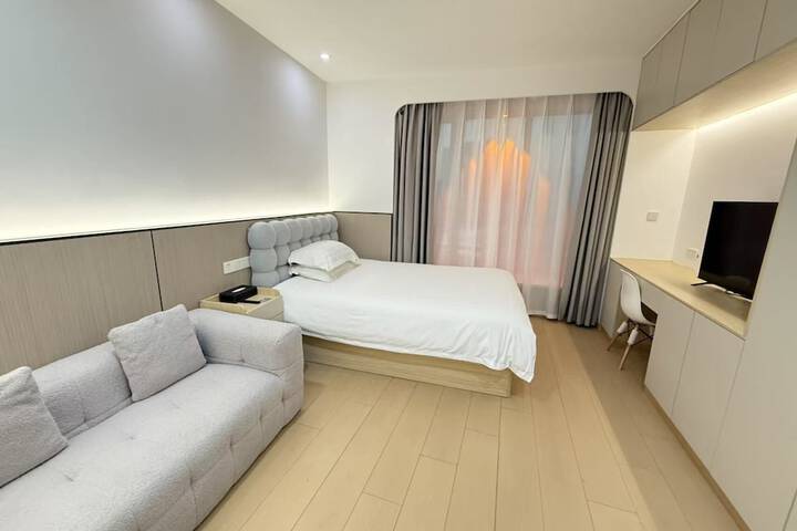 Room 15 of 63