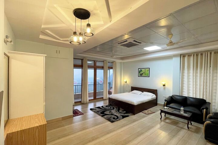 Room 9 of 25