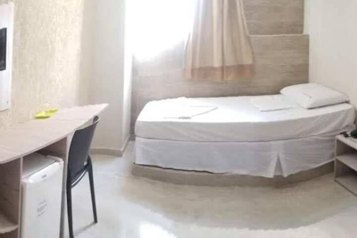 Room 5 of 33