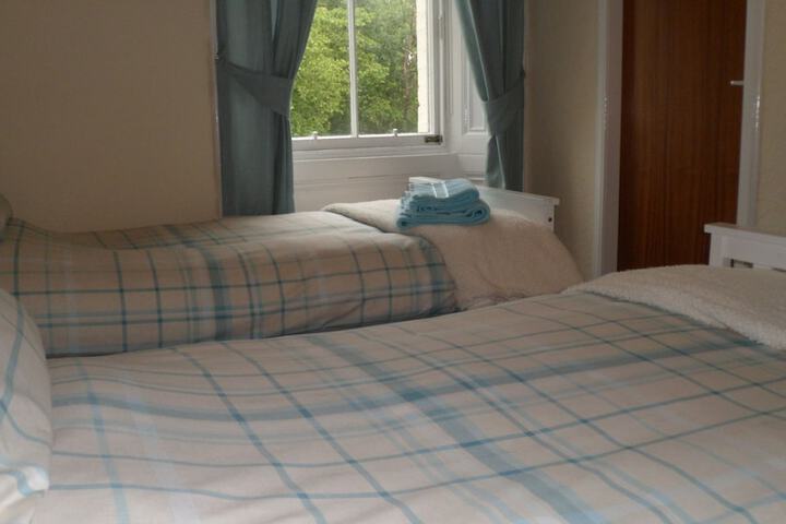 Room 6 of 33