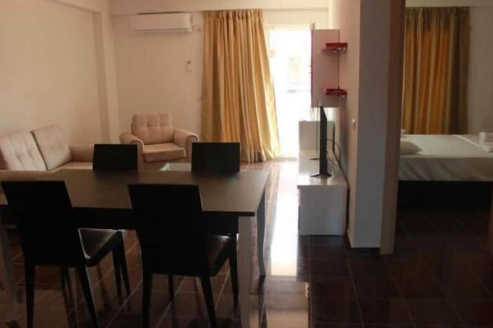 Room 6 of 12