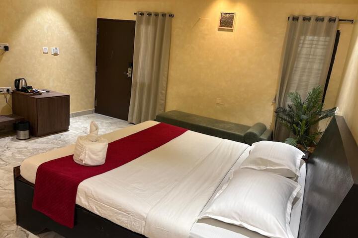 Room 5 of 20