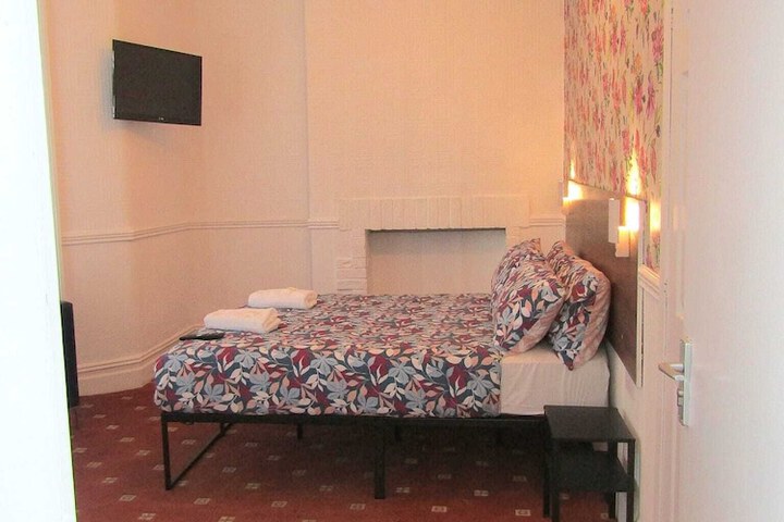 Room 13 of 40