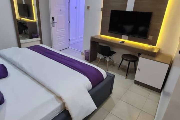 Room 7 of 39