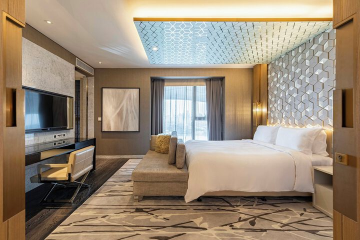 Room 40 of 170