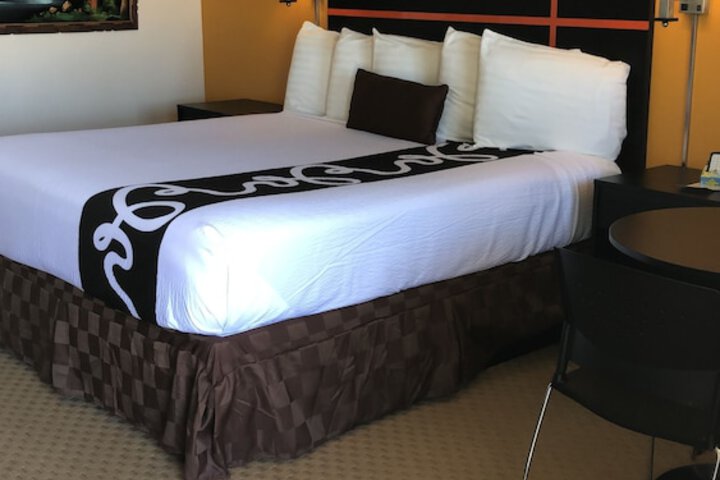 Room 6 of 40