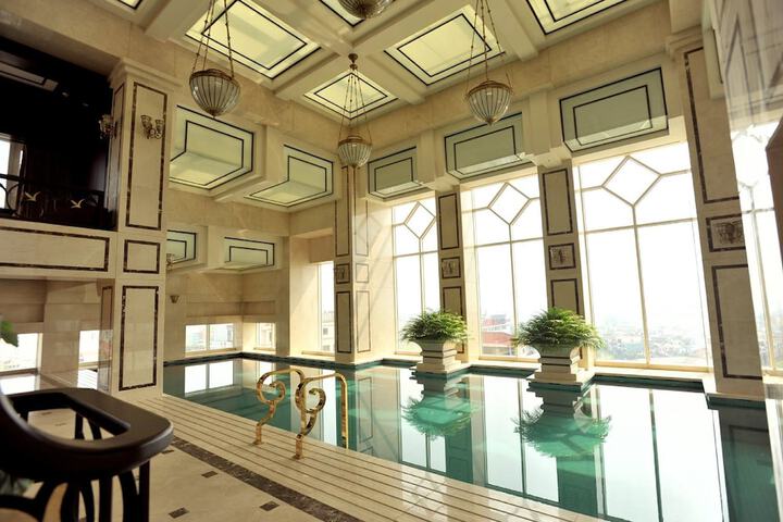 Hotel Pool