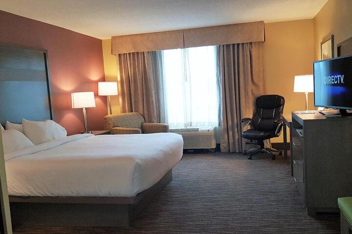 1 King Bed (3 of 6)