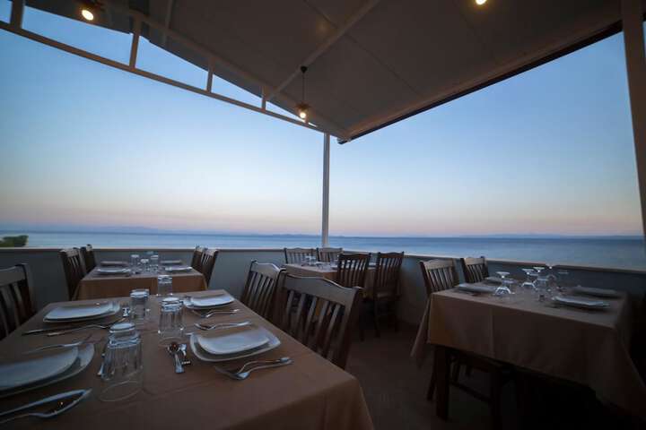 Dining 10 of 24