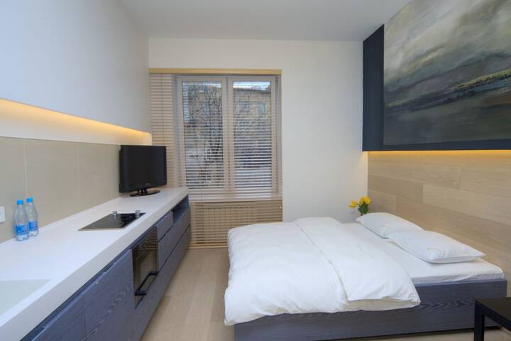 Room 18 of 100