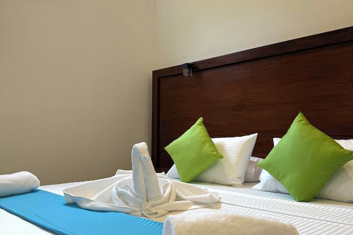 Room 7 of 28