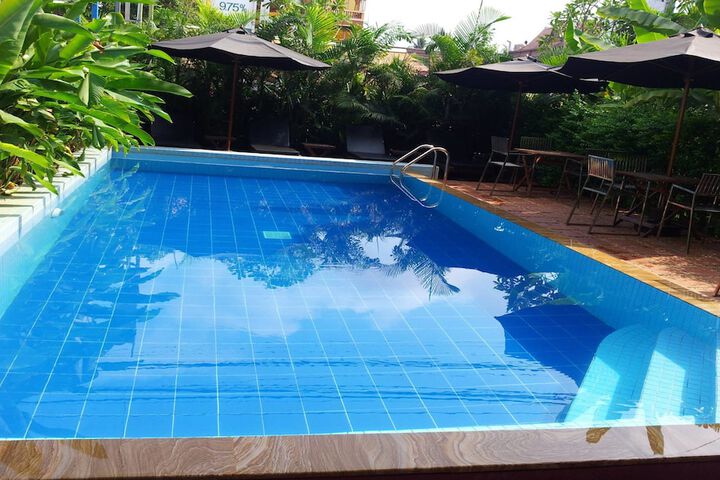 Hotel with Pool