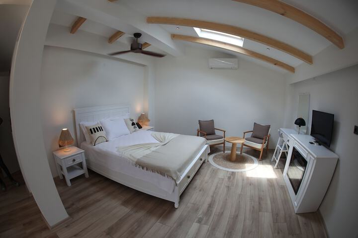 Room 14 of 37