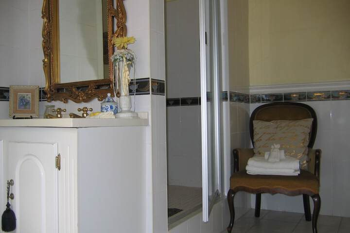 Room 13 of 27