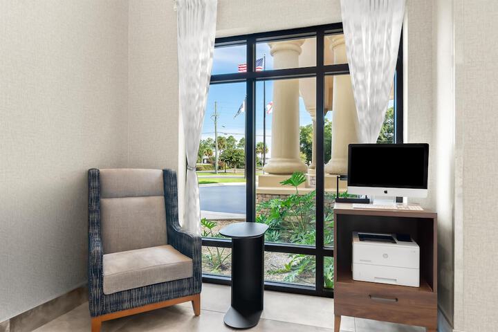 Business Center 58 of 60