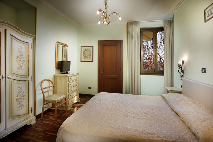 Room 43 of 63