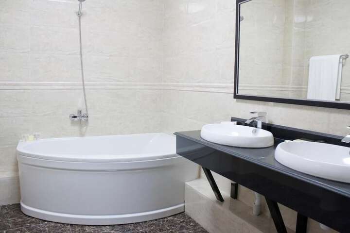 Room 3 of 9