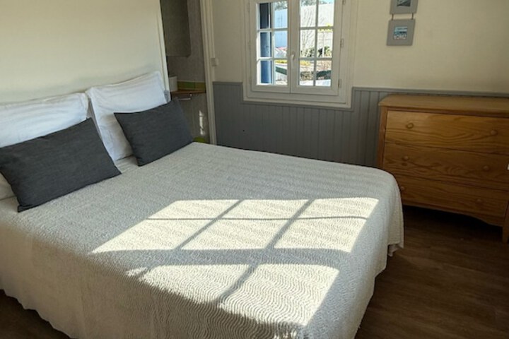 Room 12 of 27